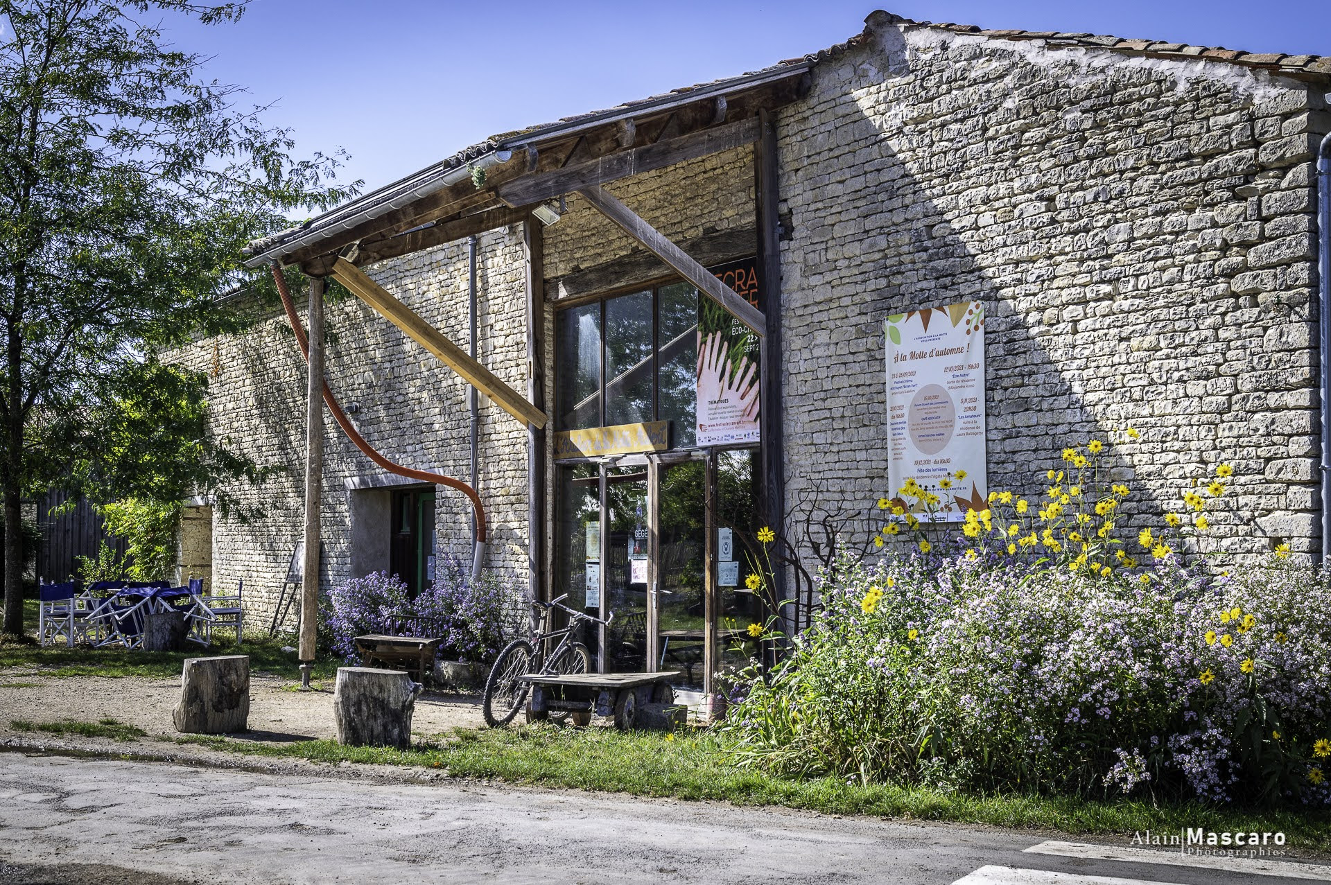 A la motte-extérieur
